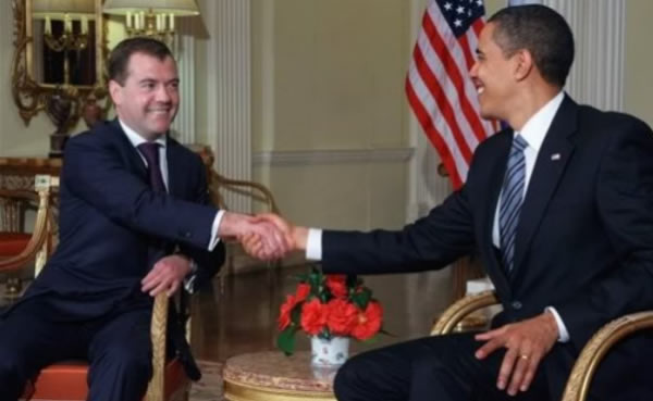 Президент США Барак Обама завтра в рамках саммита АТЭС в Гонолулу встретится в Медведевым obama-medvedev-perezagruzka