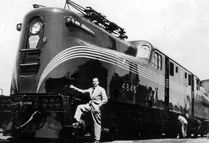 В 40-е годы Лоуи разрабатывал внешний вид железнодорожных экспрессов raymond-loewy-vagon
